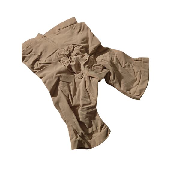 SKIMS Women's Seamless Sculpt Mid Thigh Short Size L/XL in Clay - Picture 7 of 8